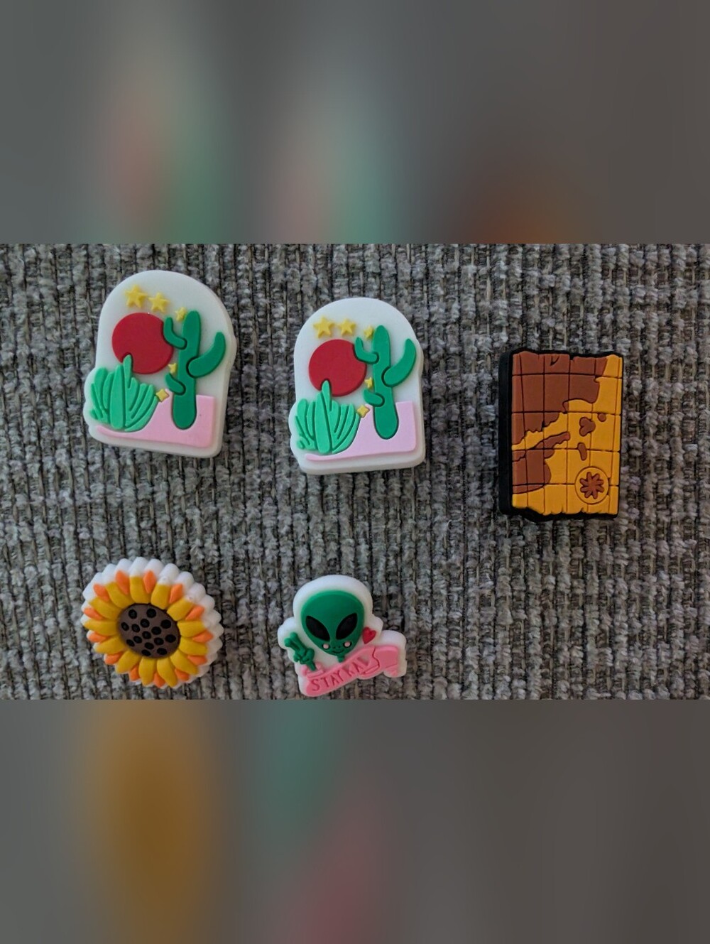 Cute Alien & Desert  Sunflower Croc Charms - Green Pink Red Brown 5 Charm Crocs - Picture 3 of 4